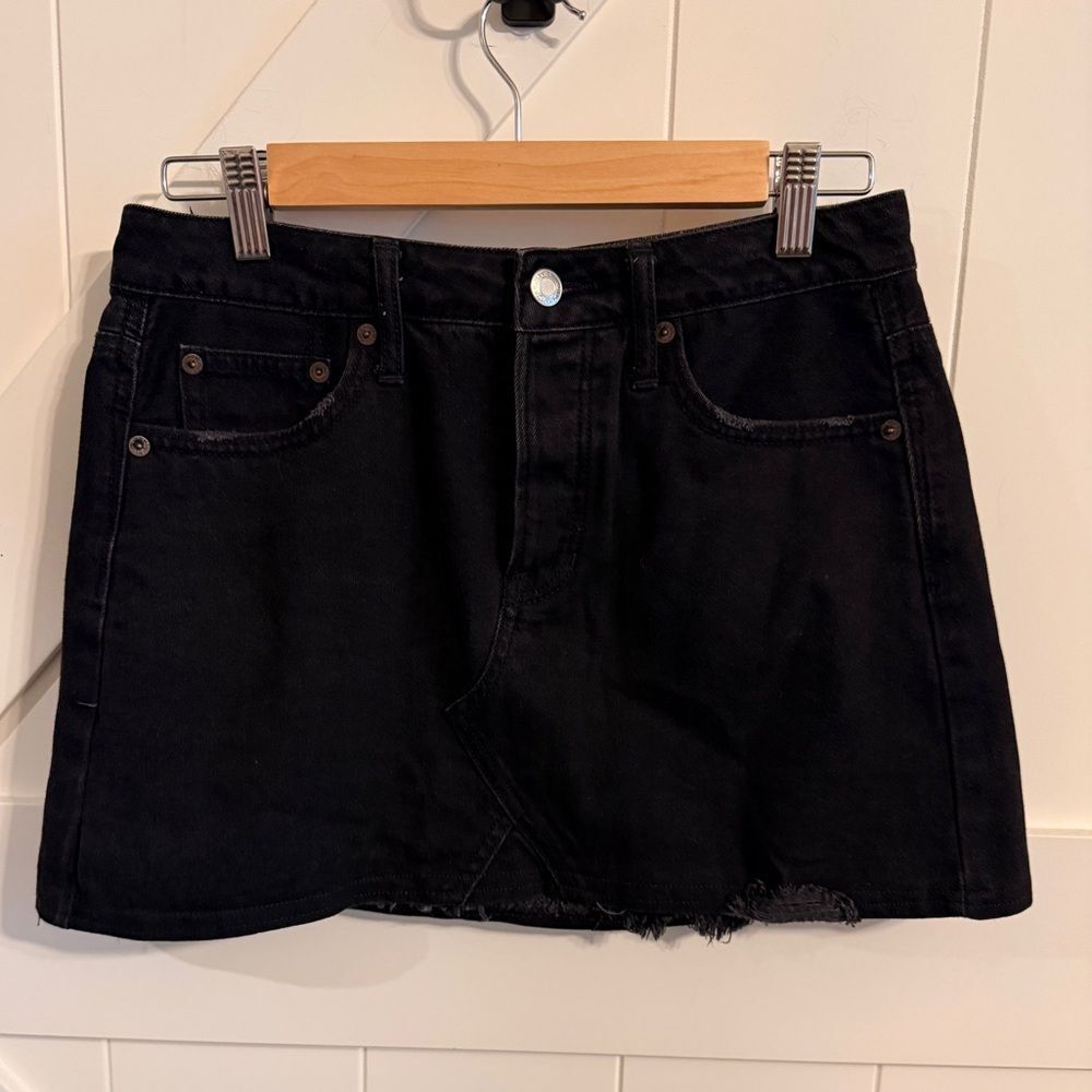 American Eagle Outfitters Black Denim Mini Skirt Women's Size 4 Distressed on bo